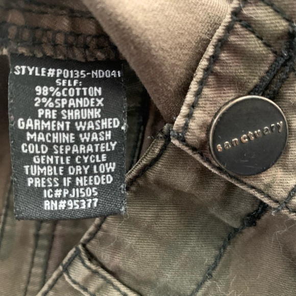 SANCTUARY Peace Trooper Camo jogger pants with side zipper at the hem. Size 25 - Picture 7 of 14